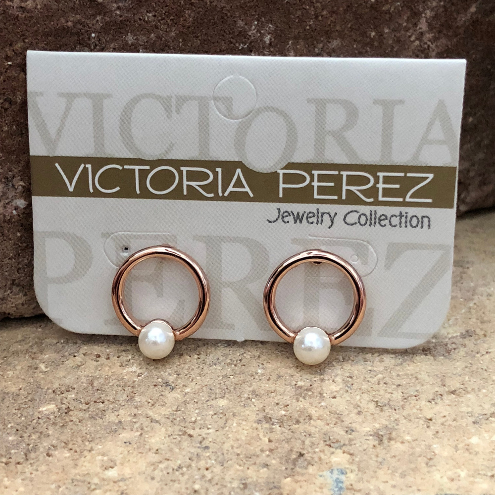 Geometric Stud Earrings - Picture 2 of 8